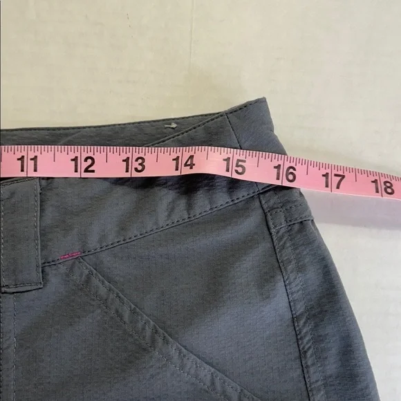 PATAGONIA CROPPED OUTDOOR GRAY LIGHTWEIGHT STYLE PANTS SZ 8 - Picture 13 of 14